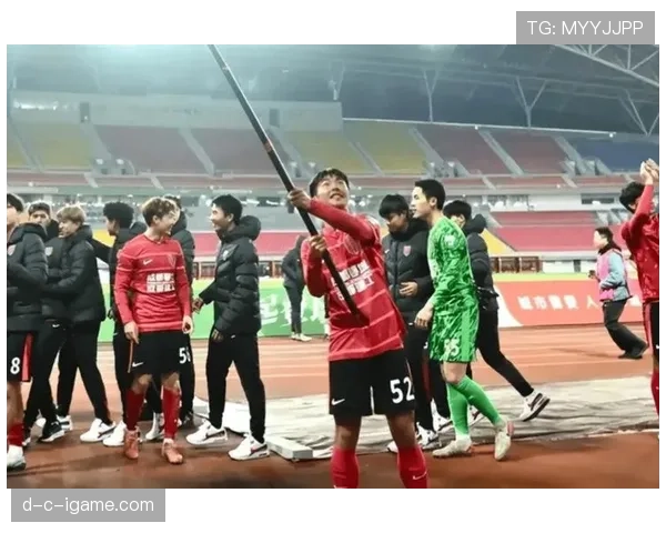 新星崛起势头强劲，足坛新秀闪耀赛季赛场