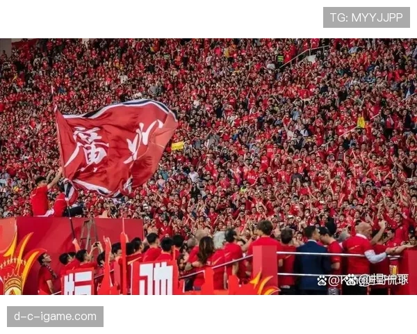 新赛季足球联赛揭幕，强队阵容焕然一新，冠军争夺战一触即发